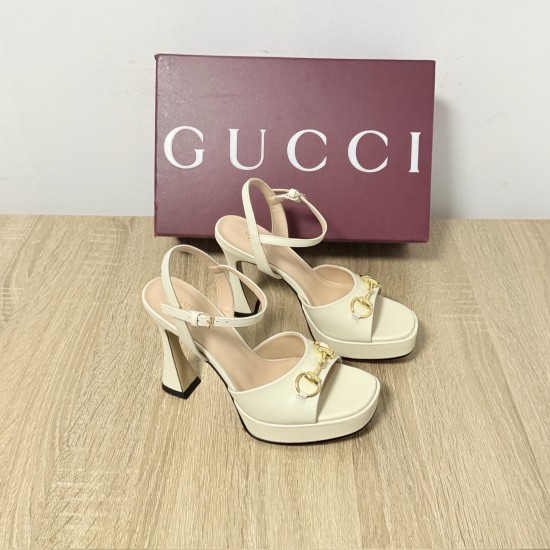 Gucci slippers
