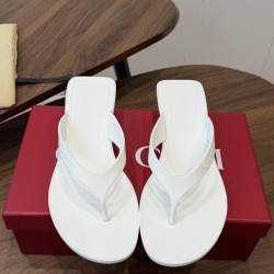 Gucci slippers