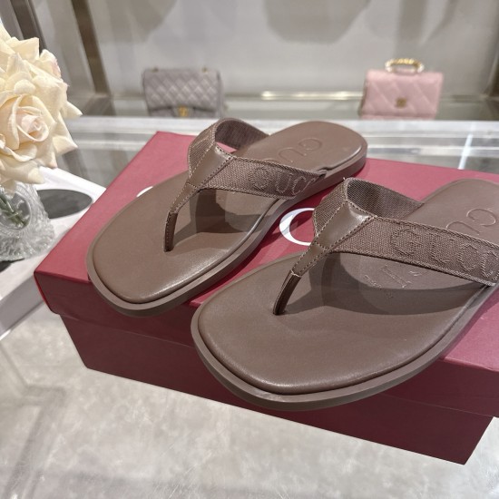 Gucci slippers