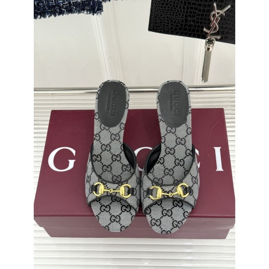 Gucci slippers