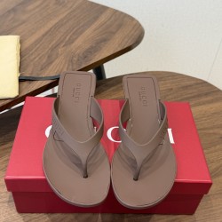 Gucci slippers