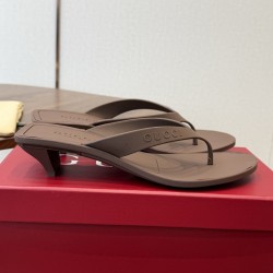 Gucci slippers