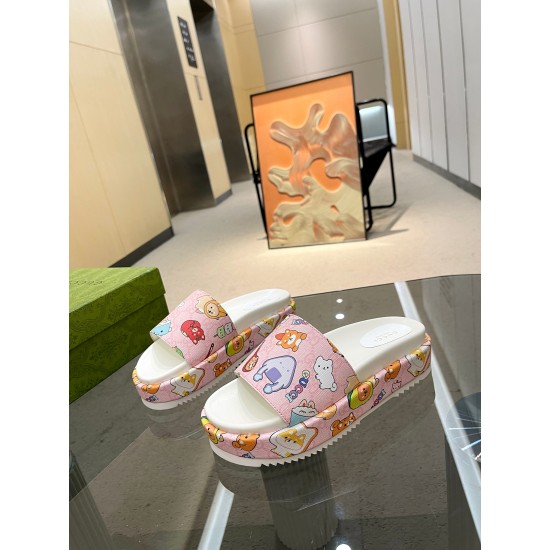 Gucci slippers