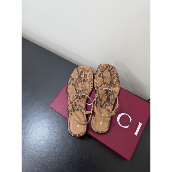 Gucci slippers