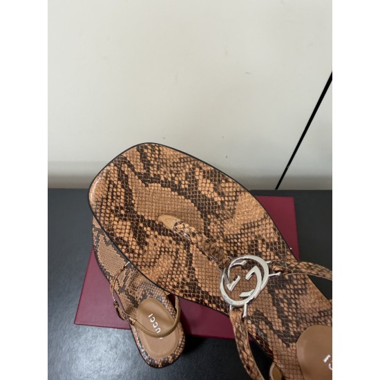 Gucci slippers