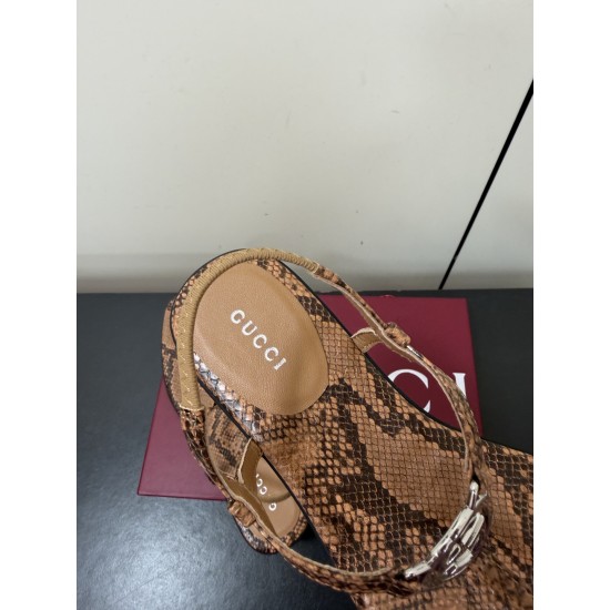 Gucci slippers