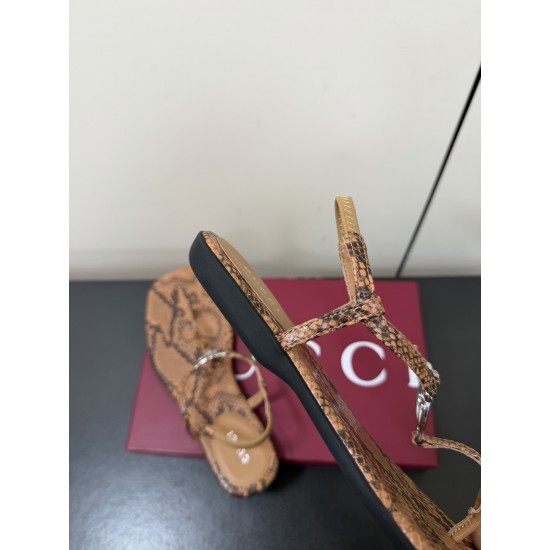 Gucci slippers