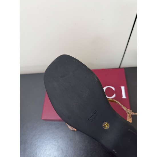 Gucci slippers