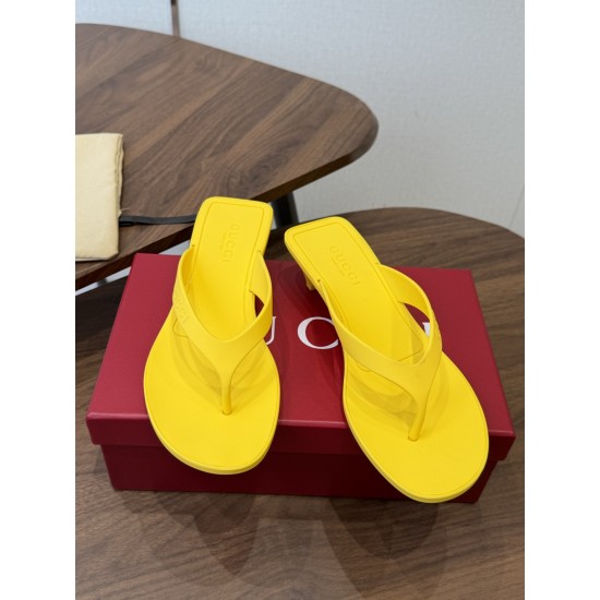 Gucci slippers