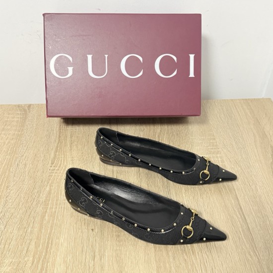 Gucci slippers