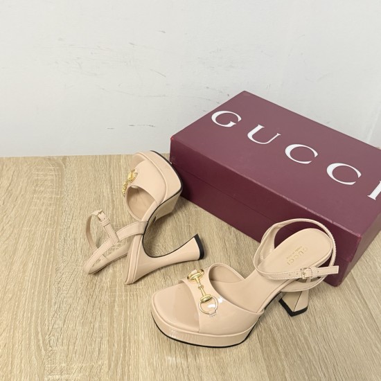 Gucci slippers