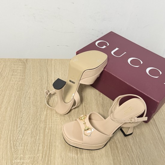 Gucci slippers