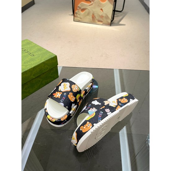 Gucci slippers