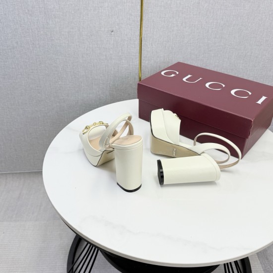 Gucci slippers