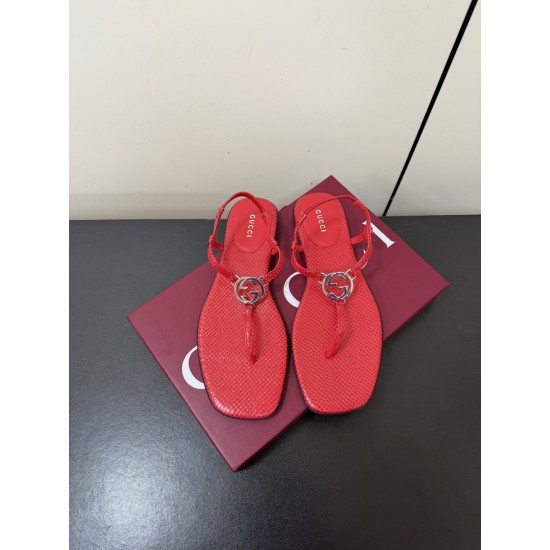 Gucci slippers