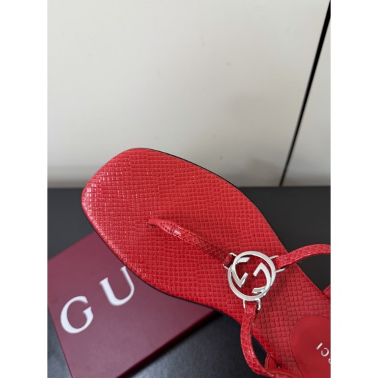 Gucci slippers