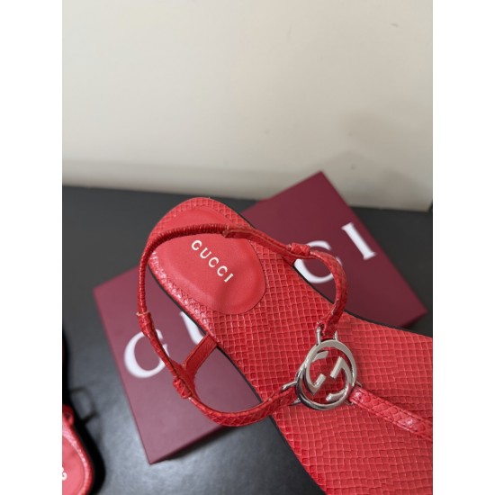 Gucci slippers
