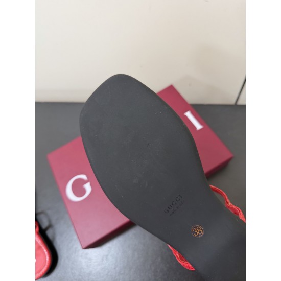 Gucci slippers