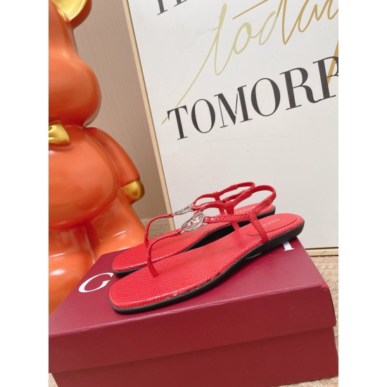 Gucci slippers