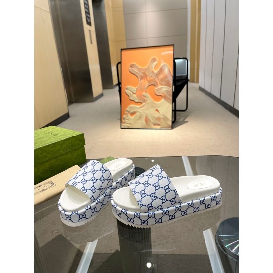 Gucci slippers