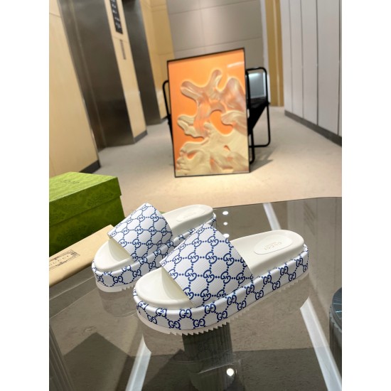 Gucci slippers