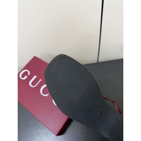 Gucci slippers