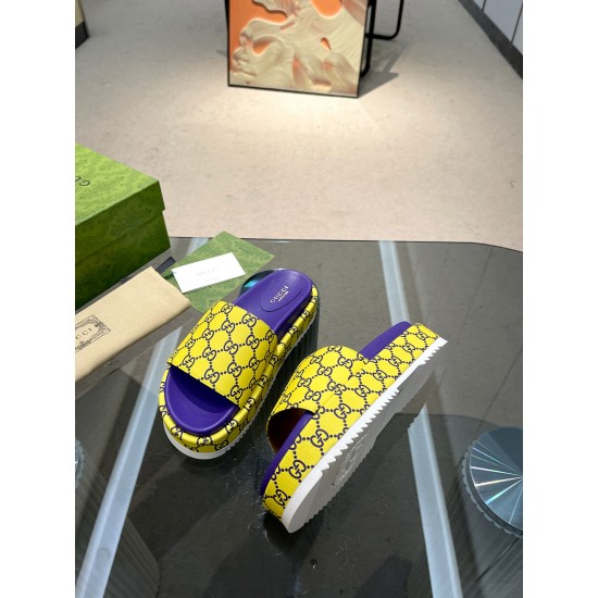 Gucci slippers