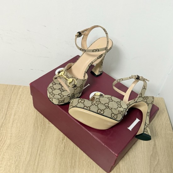 Gucci slippers