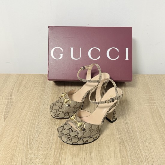 Gucci slippers