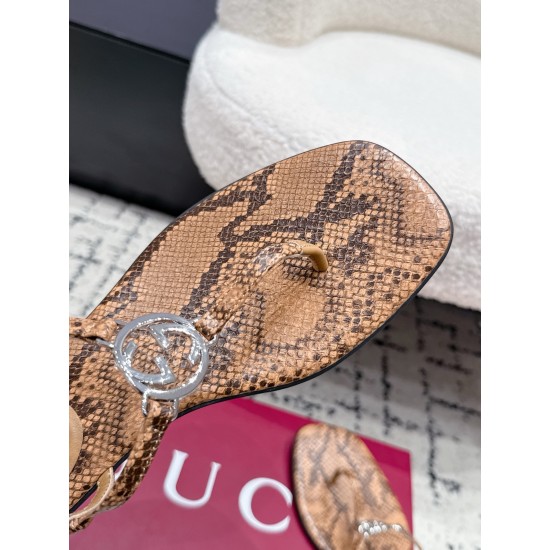 Gucci slippers