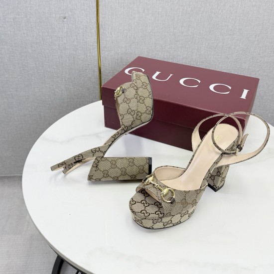 Gucci slippers