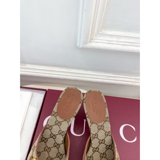 Gucci slippers