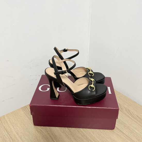 Gucci slippers