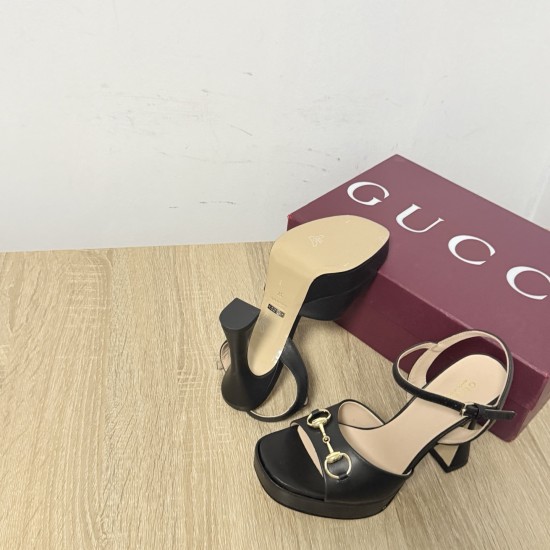 Gucci slippers