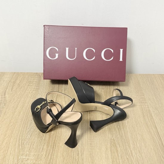 Gucci slippers