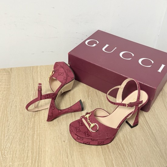 Gucci slippers