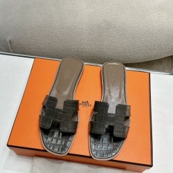 Hermes Slippers High Quality
Women 35-41
Men 39-45