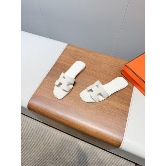 Hermes Slippers High Quality
Women 35-41
Men 39-45