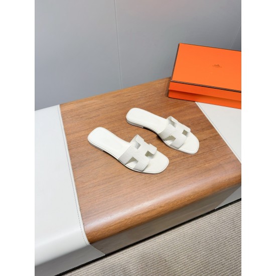 Hermes Slippers High Quality
Women 35-41
Men 39-45