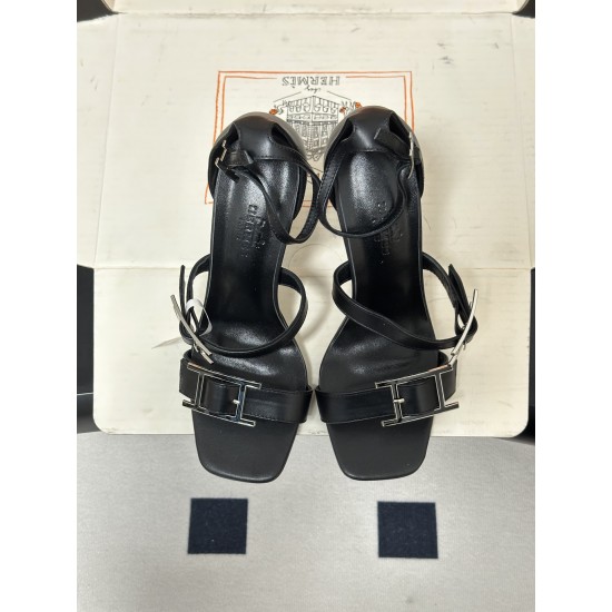 Hermès Fashion Shoes Best Quality
Women 35-41
Men 39-44