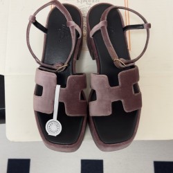 Hermès Fashion Shoes Best Quality
Women 35-41
Men 39-44