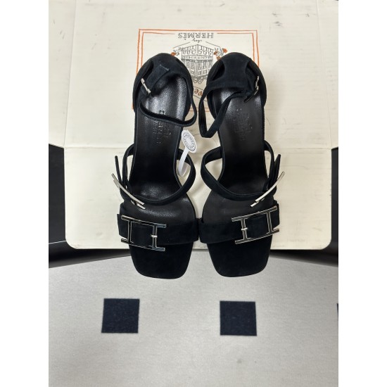 Hermès Fashion Shoes Best Quality
Women 35-41
Men 39-44