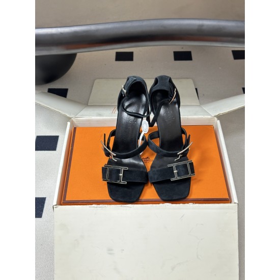 Hermès Fashion Shoes Best Quality
Women 35-41
Men 39-44