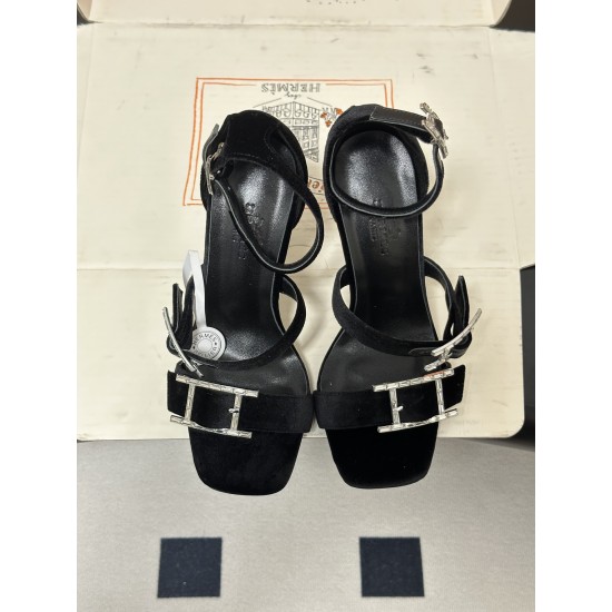 Hermès Fashion Shoes Best Quality
Women 35-41
Men 39-44