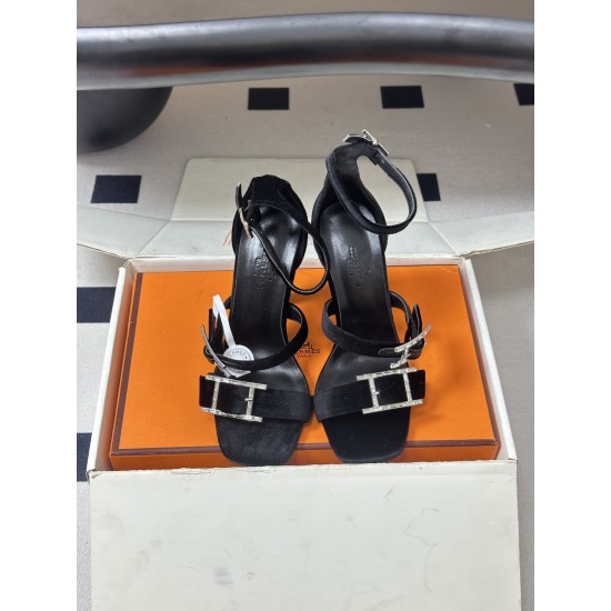 Hermès Fashion Shoes Best Quality
Women 35-41
Men 39-44