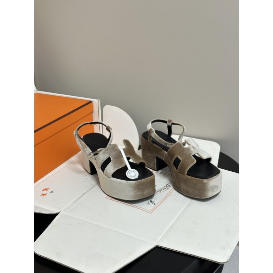 Hermès Fashion Shoes Best Quality
Women 35-41
Men 39-44