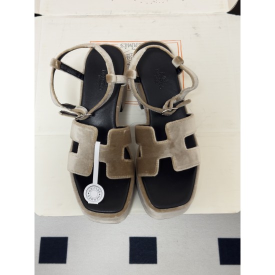 Hermès Fashion Shoes Best Quality
Women 35-41
Men 39-44