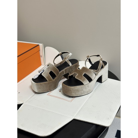 Hermès Fashion Shoes Best Quality
Women 35-41
Men 39-44