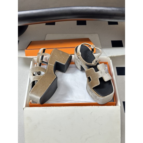 Hermès Fashion Shoes Best Quality
Women 35-41
Men 39-44