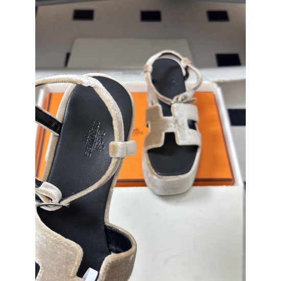 Hermès Fashion Shoes Best Quality
Women 35-41
Men 39-44